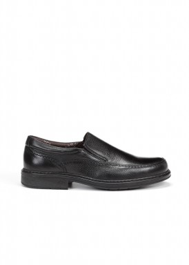 Zapato mocasín con elásticos laterales  negro de Fluchos