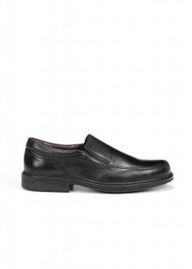 Zapato mocasín con elásticos laterales negro de Fluchos