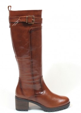 Bota de caña alta de piel, tacón  ancho 5 cm. Color marrón. Desiree